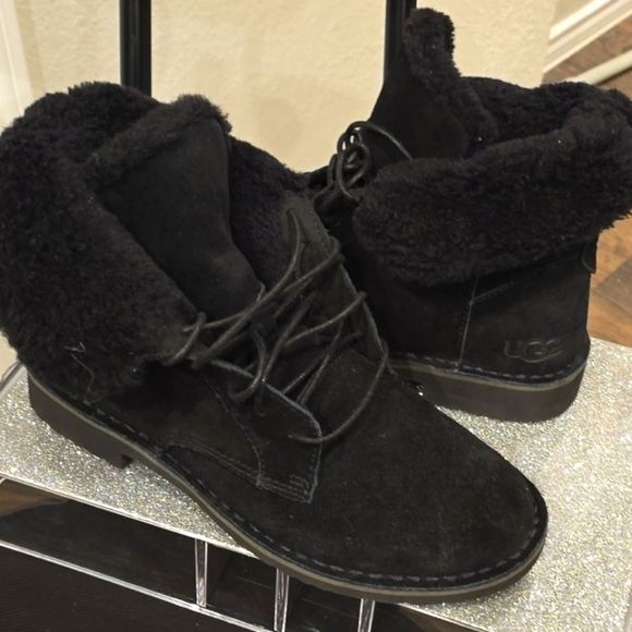 Ugg Quincy Suede Fold-Over Boots - Picture 8 of 8